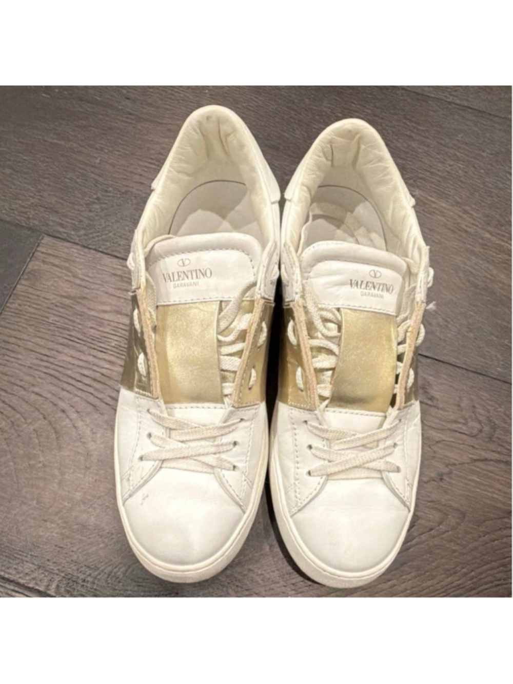 Valentino Garavani White/Gold Leather Studded Low-Top Sneakers Women’s 9